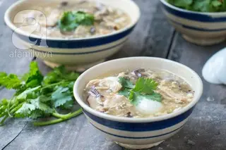 Súp gà thanh nhẹ tận dụng từ gà luộc ngày Tết