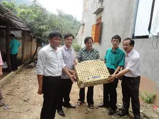 DABACO tặng xã Tân Trào 1.000 gà giống
