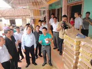 Phó Thủ tướng Nguyễn Thiện Nhân thăm gà đồi Yên Thế