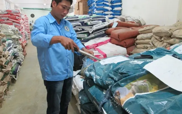 Kiểm tra nguyên liệu thức ăn chăn nuôi nhập khẩu: Sao phải xin miễn, giảm kiểm tra?