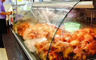 Gà quay trong các siêu thị vì sao có giá siêu rẻ?