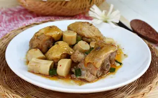 Thịt gà kho măng