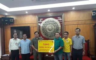 Dabaco Việt Nam tặng 22.000 quả trứng gà ăn liền Devi cho 3 xã vùng lũ Chương Mỹ