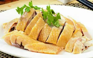 Ăn thịt gà trống hay gà mái tốt hơn?