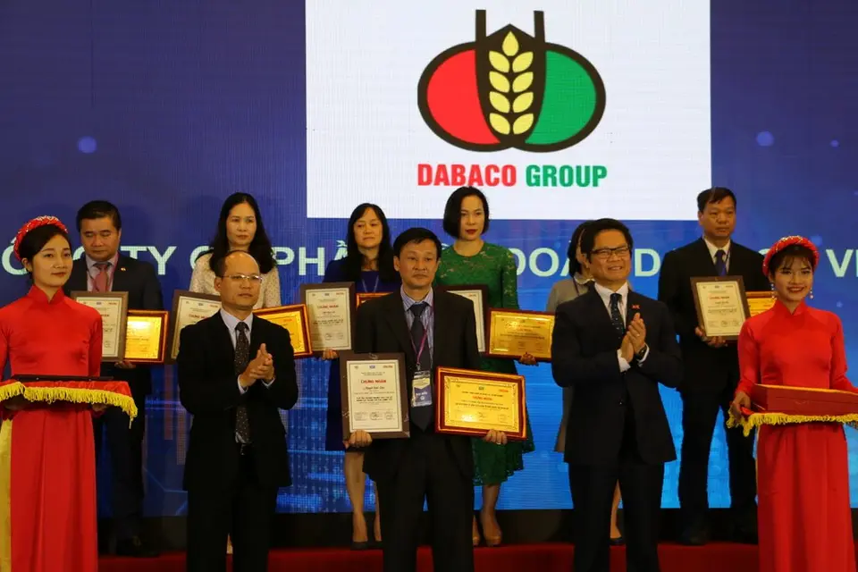 DABACO được trao tặng “Doanh nghiệp có năng lực Quản trị tài chính tốt nhất và đứng đầu ngành Thức ăn gia súc trên sàn chứng khoán Việt Nam” năm 2018.