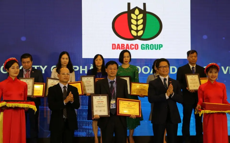 DABACO được trao tặng “Doanh nghiệp có năng lực Quản trị tài chính tốt nhất và đứng đầu ngành Thức ăn gia súc trên sàn chứng khoán Việt Nam” năm 2018.