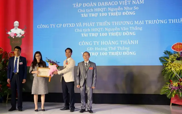 ​Tài trợ Quỹ khuyến học “Ước mơ lớn” của xã Đông Tiến, huyện Yên Phong, tỉnh Bắc Ninh