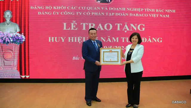 Trao tặng Huy hiệu 45 năm tuổi Đảng cho đồng chí Nguyễn Như So - Chủ tịch HĐQT Tập đoàn