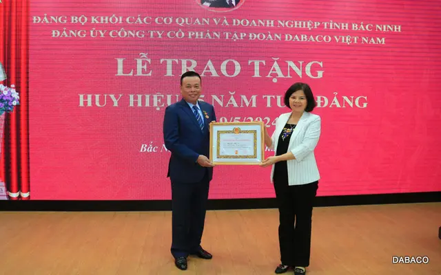 Trao tặng Huy hiệu 45 năm tuổi Đảng cho đồng chí Nguyễn Như So - Chủ tịch HĐQT Tập đoàn
